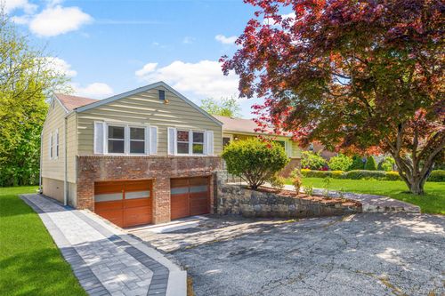 71 Bacon Pl, Yonkers, NY, 10710-1323 | Card Image