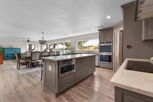 516 Island Lodges Dr, Buchanan Dam, TX, 78609-4101 | Card Image