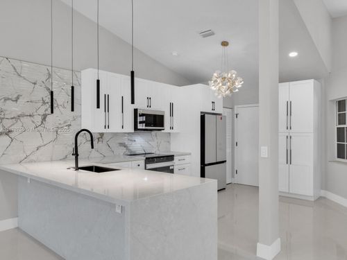 7889 Lake Sands Dr, Delray Beach, FL, 33446-3372 | Card Image