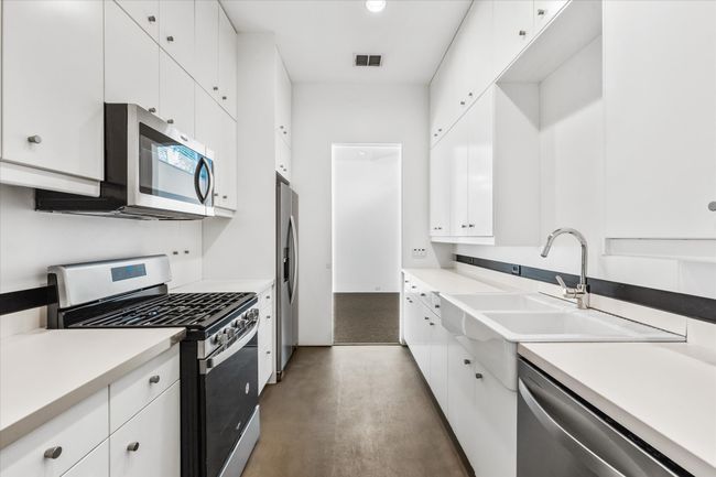 33 Vanguard Way, House other with 3 bedrooms, 3 bathrooms and null parking in Dallas TX | Image 7