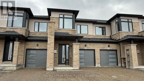 943 Douro St, Stratford, ON, N5A | Card Image