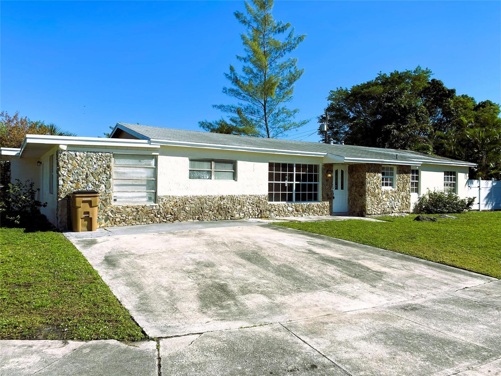 Residential Lease in Deerfield Beach 2