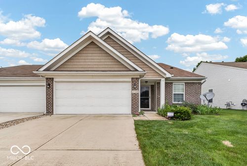 39b-11724 Whisperwood Way, Fishers, IN, 46037-7517 | Card Image