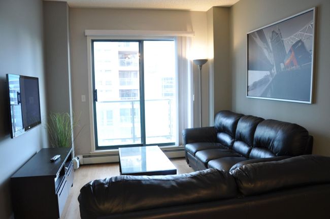 1216 - 1111 6 Ave Sw, Condo with 2 bedrooms, 1 bathrooms and 1 parking in Calgary AB | Image 5