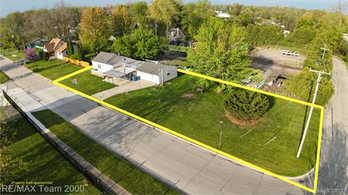 5526 Sylvia St, Dearborn Heights, MI, 48125-1232 | Card Image