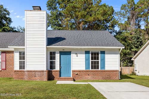 207 Live Oak Ct, Midway Park, NC, 28544-1657 | Card Image