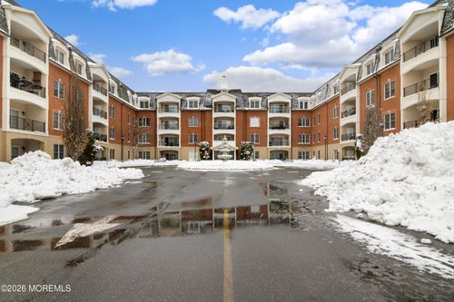 424-424 Regency Pl, Woodbridge, NJ, 07095-1038 | Card Image