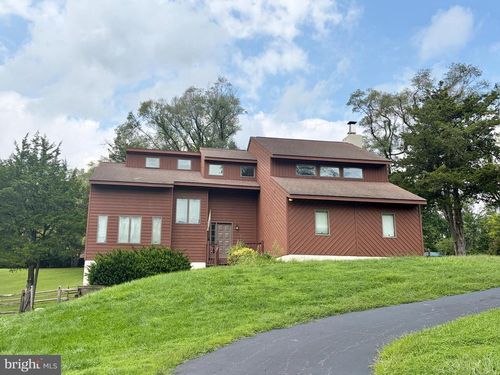 498 Dean Dr, KENNETT SQUARE, PA, 19348-1660 | Card Image