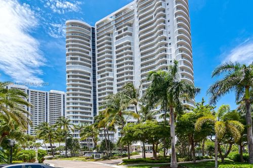 305-21050 Ne 38th Ave, Aventura, FL, 33180-4071 | Card Image