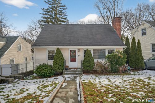 563 Lakeside Dr, Bridgeport, CT, 06606-1949 | Card Image