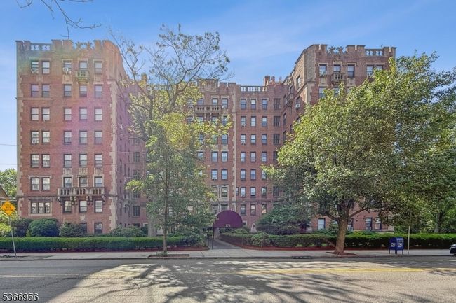 APT-6B - 375 Mount Prospect Ave, Townhouse with 3 bedrooms, 2 bathrooms and null parking in Newark NJ | Image 31