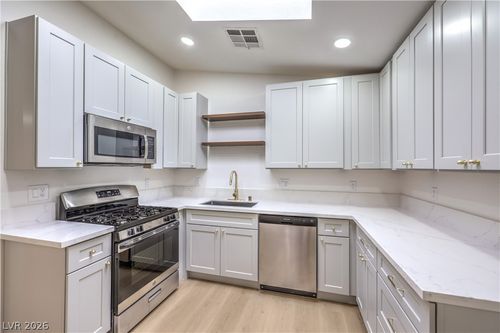 2405 Daisy Hill Ave, Las Vegas, NV, 89106-1781 | Card Image