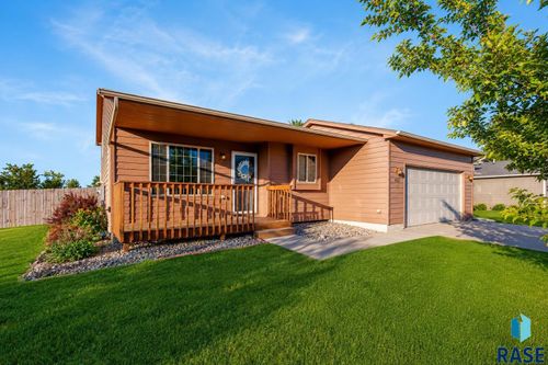 900 Greyhawk Ct Court, Harrisburg, SD, 57032 | Card Image