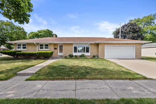 7701 W Warnimont Ave, Milwaukee, WI, 53220-1152 | Card Image