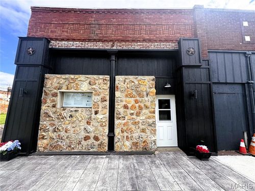 423 State St, La Belle, MO, 63447-2341 | Card Image