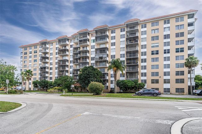 APT-914 - 4174 Inverrary Dr, Condo with 2 bedrooms, 2 bathrooms and null parking in Lauderhill FL | Image 32