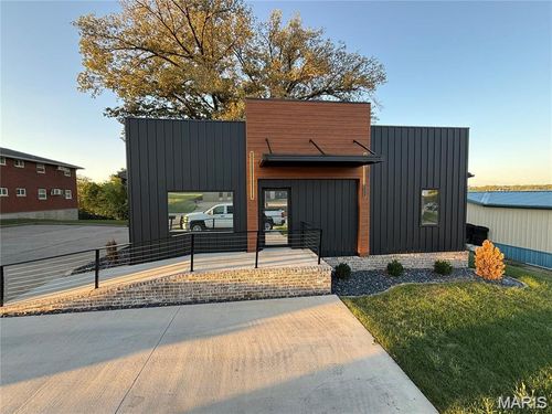 2552 Independence St, Cape Girardeau, MO, 63703-5736 | Card Image