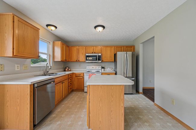 1016 Pebble Brook Dr, House other with 4 bedrooms, 3 bathrooms and null parking in Columbus OH | Image 12