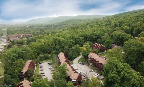 2 Gunstock Dr, Vernon, NJ, 07462-5518 | Card Image