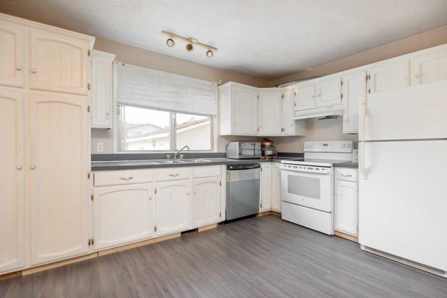 5205 Second Ave East, Home with 5 bedrooms, 2 bathrooms and 2 parking in Boyle AB | Image 2