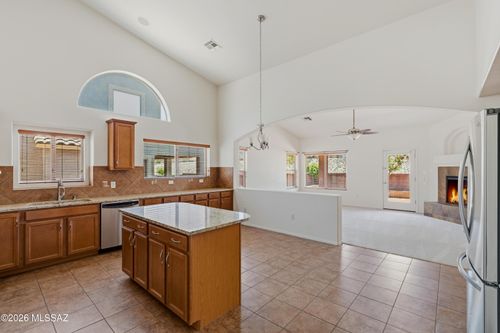 677 W Pizzicato Ln, Oro Valley, AZ, 85737-3776 | Card Image