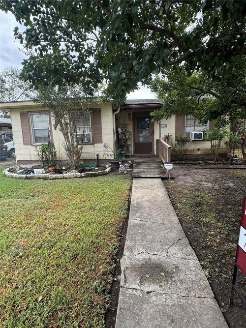 6622 Moss Rose St, Houston, TX, 77087-1526 | Card Image