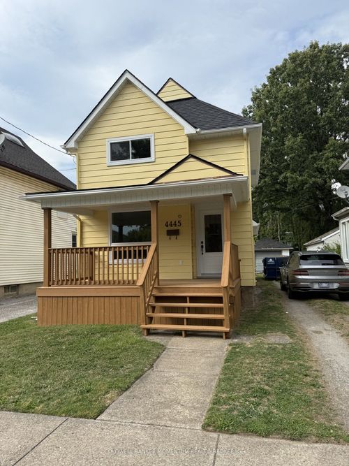 4445 Simcoe St, Niagara Falls, ON, L2E1T7 | Card Image