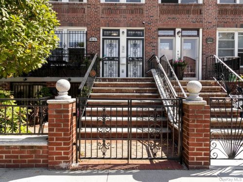 22 36th St, Astoria, NY, 11105-2210 | Card Image