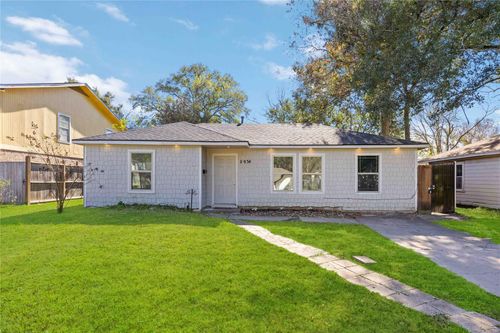 5934 Belcrest St, Houston, TX, 77033-1328 | Card Image