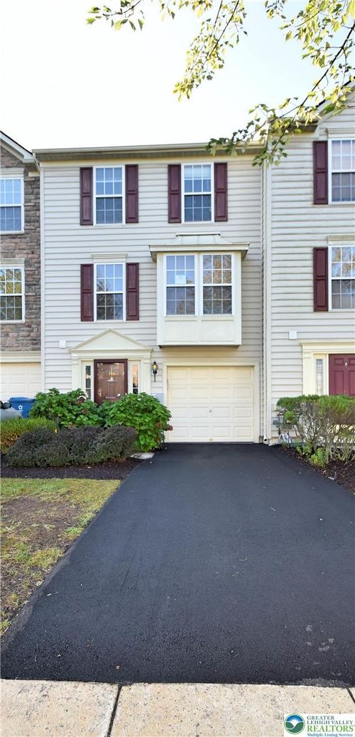 136 Knollwood Dr, Williams Twp, PA, 18042-7116 | Card Image