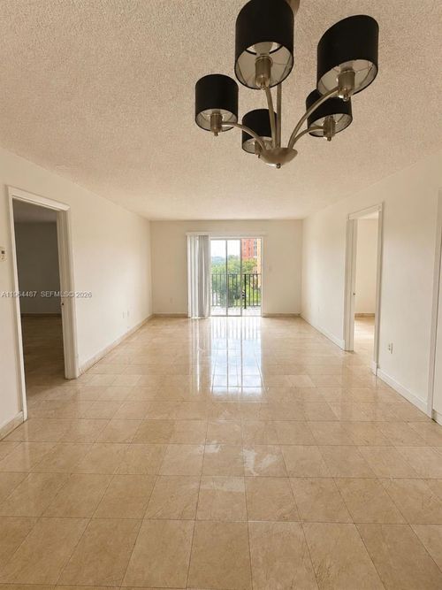 30512-4721 Nw 7th St, Miami, FL, 33126-2263 | Card Image