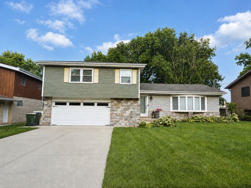 1915 N Chestnut Ave, Arlington Heights, IL, 60004-3019 | Card Image
