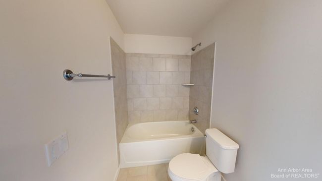 2704 S Spurway Dr, Condo with 4 bedrooms, 4 bathrooms and null parking in Ann Arbor MI | Image 6