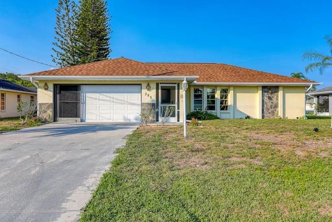 Large Private Driveway | Image 23