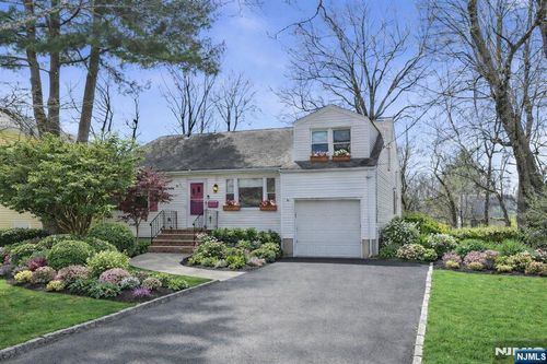 25 Hillside Ter, Livingston, NJ, 07039-2934 | Card Image