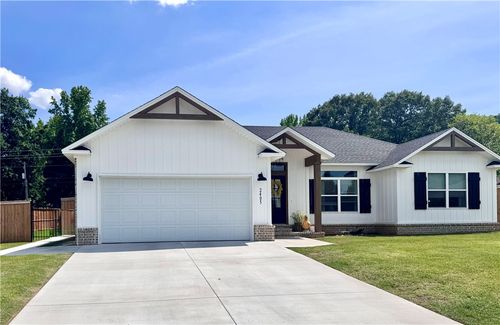 2405 Logan Ct, Russellville, AR, 72801 | Card Image
