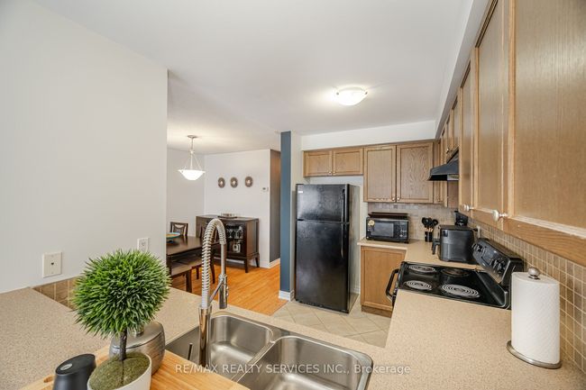 21 Cedarbrook Rd, House attached with 3 bedrooms, 3 bathrooms and 1 parking in Brampton ON | Image 9