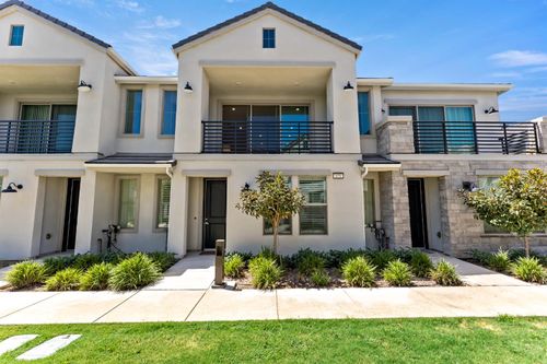 579 N Adler Ln, Clovis, CA, 93611-7289 | Card Image