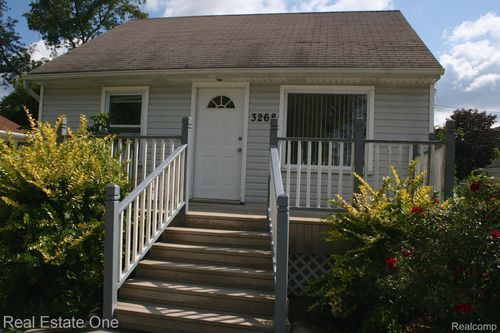 3268 Troy Dr, Troy, MI, 48083-5056 | Card Image