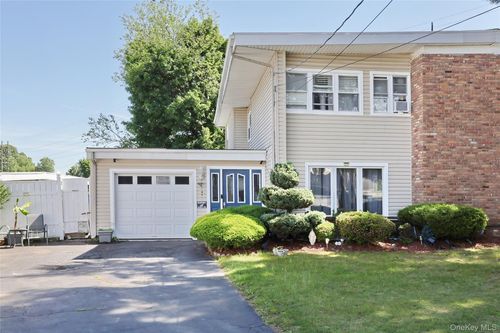 16 Adler Ct, West Haverstraw, NY, 10993-1301 | Card Image
