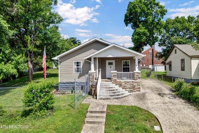 917 Sidebrook Ave, House other with 3 bedrooms, 2 bathrooms and null parking in Knoxville TN | Image 2