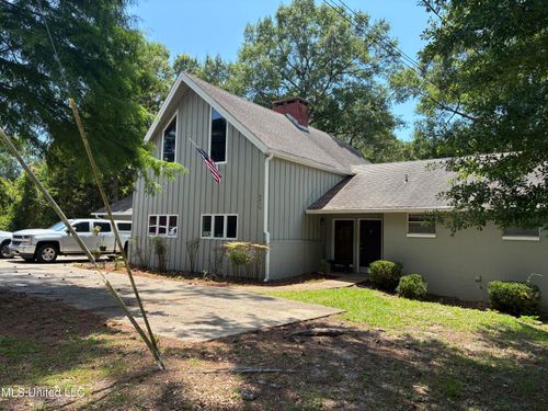 6825 Shore Dr, Ocean Springs, MS, 39564-2590 | Card Image