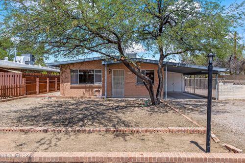 2115 E Blacklidge Dr, Tucson, AZ, 85719-2848 | Card Image