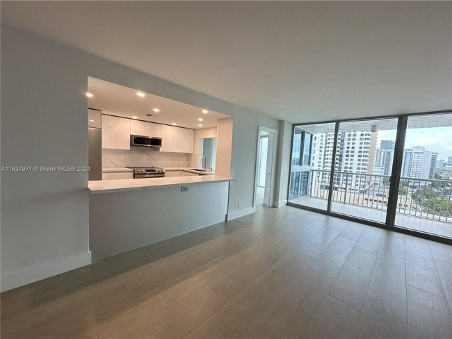 APT-1204 - 2655 Collins Ave, Condo with 2 bedrooms, 2 bathrooms and null parking in Miami Beach FL | Image 4