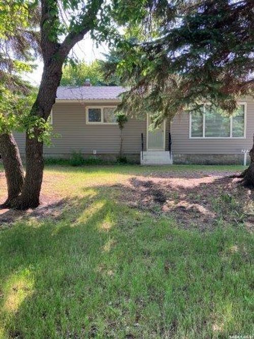212 4th St Ne, Ituna, SK, S0A1N0 | Card Image