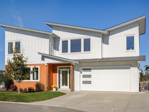 2670 Winster Rd, Victoria, BC, V9B3P3 | Card Image
