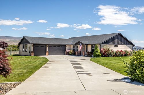 229 Sun Valley Drive, Wenatchee, WA, 98801 | Card Image