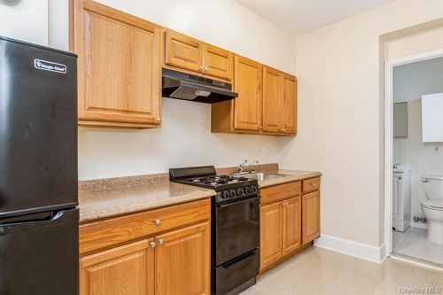 41 53rd St, Flushing, NY, 11377-4282 | Card Image
