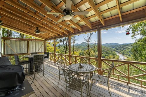 386 Old Log Rd, Green Mountain, NC, 28740-0046 | Card Image