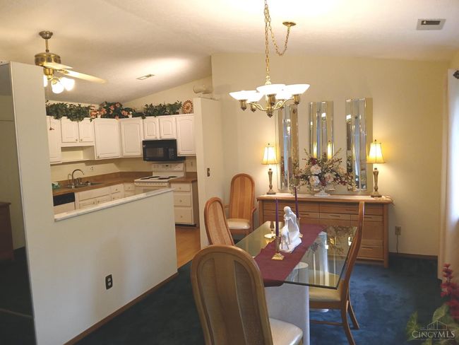 5292 Eaglesnest Dr, Condo with 2 bedrooms, 2 bathrooms and null parking in Cincinnati OH | Image 15